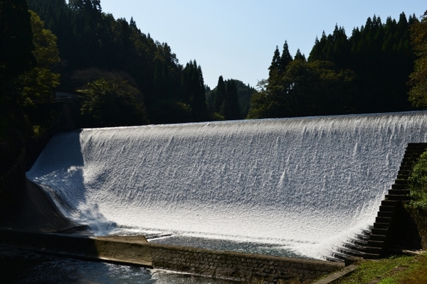 日本一美しいダム!大分「白水ダム」の水のカーテンやアクセスを解説!のイメージ