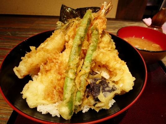 別府の名店「とよ常」で極上の天丼を味わう!絶品メニューや店舗情報まとめのイメージ