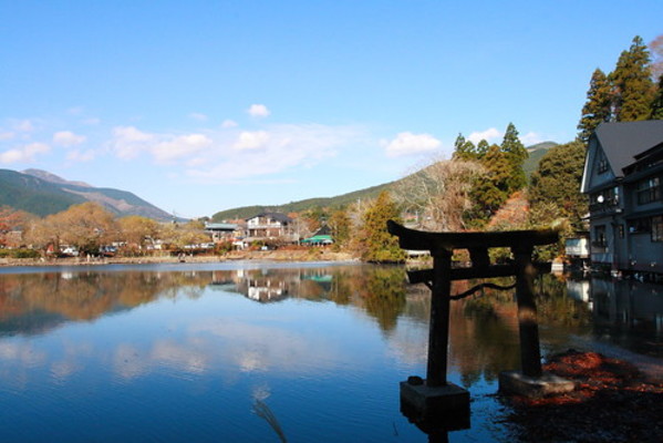 湯布院の観光名所「金鱗湖」で幻想的な朝霧を鑑賞!カフェから眺めよう!のイメージ