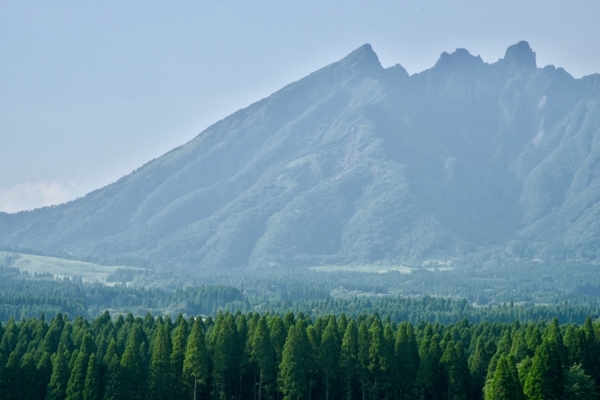 阿蘇五岳「根子岳」の登山ルートを徹底解説!美しい紅葉や天狗岩は必見!のイメージ