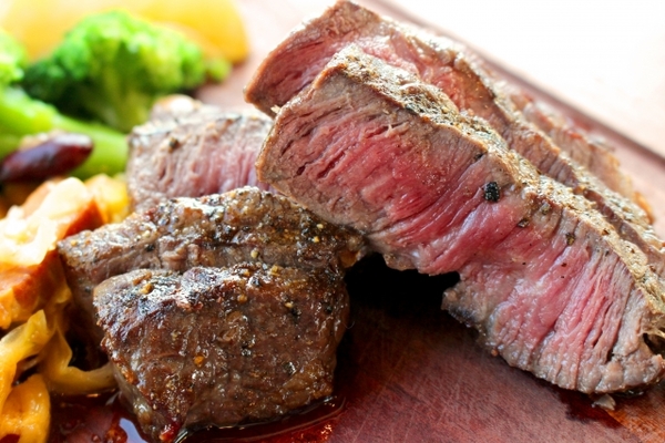 「直方がんだびっくり市」でお肉を激安入手!名物レンガステーキは必見!のイメージ