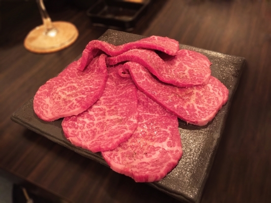福岡・西中洲「力飯店」で上質な赤身肉を頂く!芸能人も訪れる名店!のイメージ