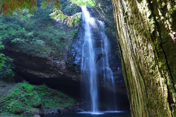島根「龍頭が滝」は中国地方随一の名瀑!美しい絶景パワースポット!のイメージ