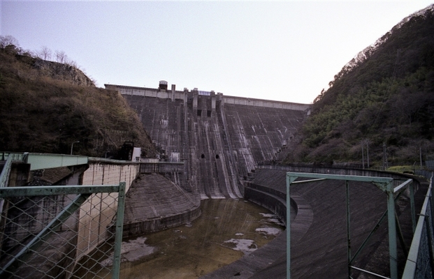 関東有数の心霊名所「下久保ダム」の怖い噂とは?集落が沈んだって本当?のイメージ