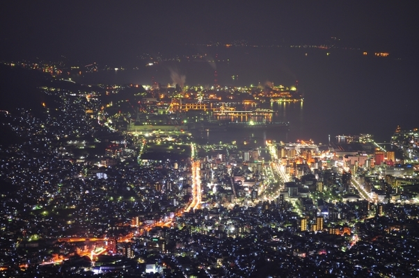 「灰ヶ峰展望台」は呉の美しい港町を望む夜景名所!車での行き方を解説!のイメージ