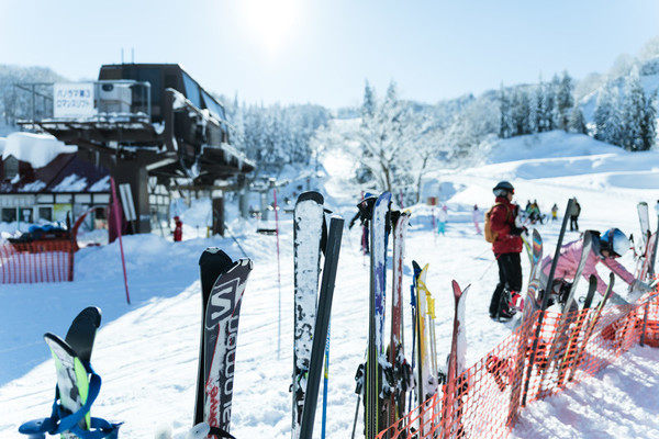 「鏡ヶ成スキー場」の積雪情報やコースを解説!リフト券の料金もチェック!のイメージ