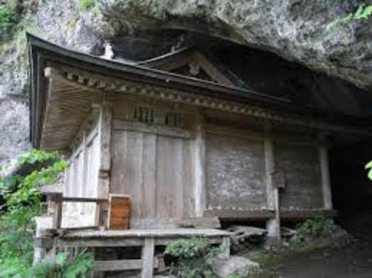 日本で一番危険な国宝!三徳山三佛寺「投入堂」へ命懸けの登山で参拝!のイメージ