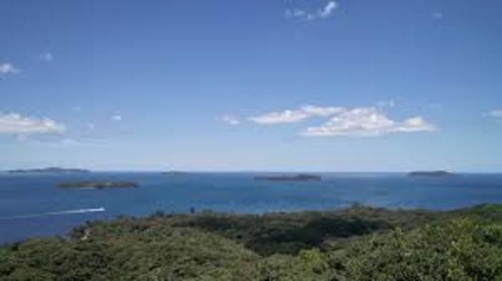 山口県萩市「笠山」は世界最小の火山!噴火口や椿群生林など見所満点!のイメージ