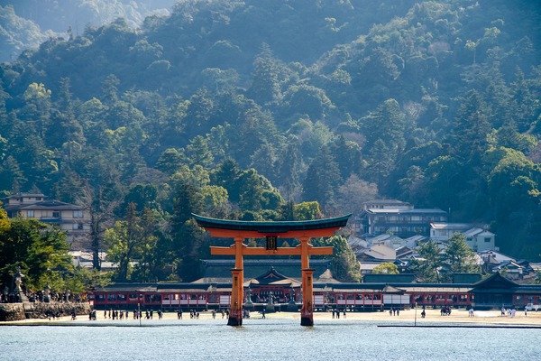 厳島神社が世界遺産に登録された理由は?いつなった?魅力も合わせて解説!のイメージ