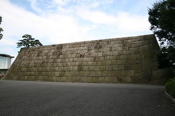「三原城跡」の巨大な天守台の石垣を鑑賞!歴史公園の見所や御城印情報!のイメージ