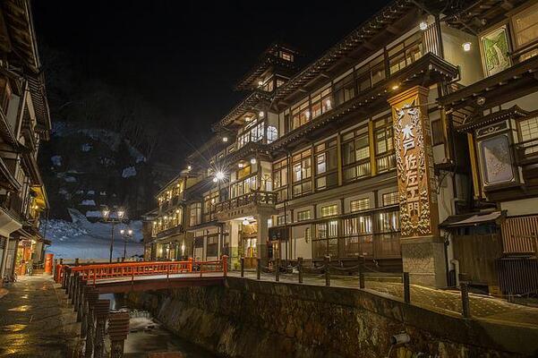 道後温泉に千と千尋の神隠しのモデルがある!?話題の旅館を紹介!のイメージ