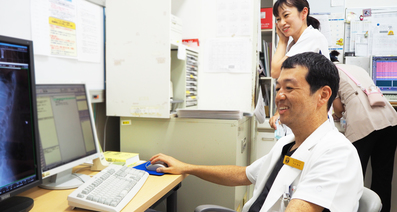 骨粗しょう症とは?原因から検査、治療法まで解説