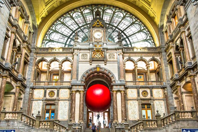 redball-antwerp-installation-designboom-02