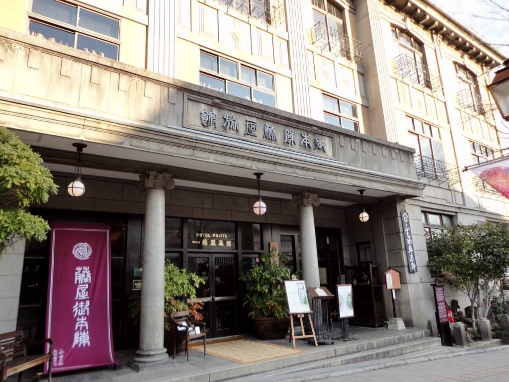 正面玄関