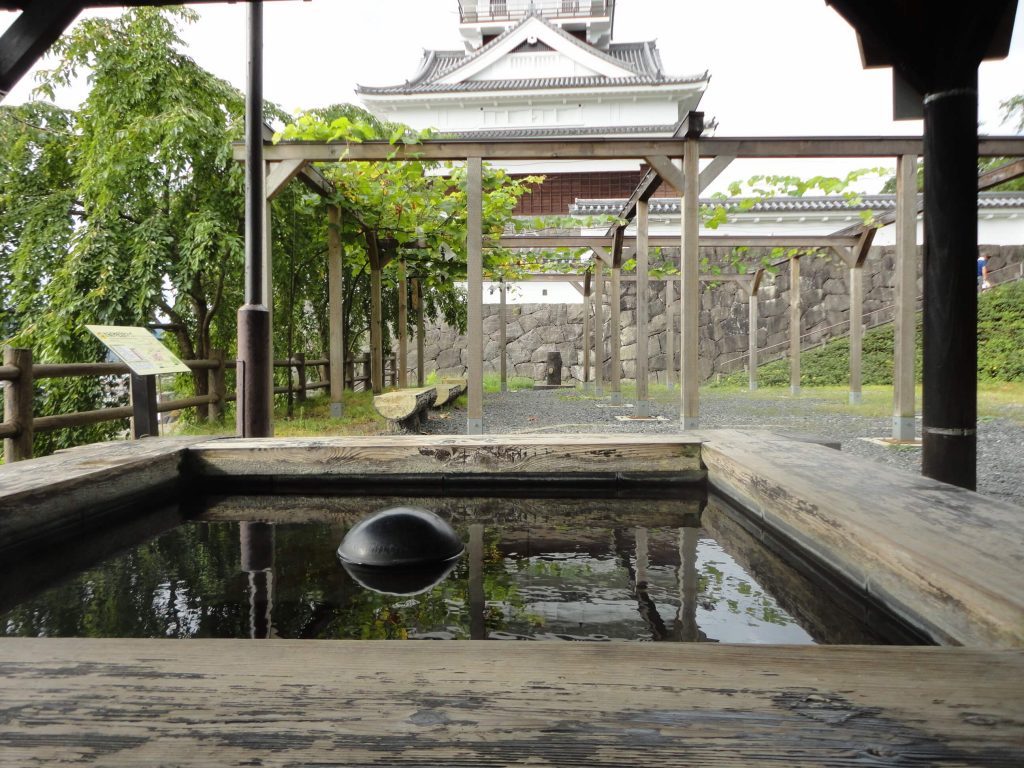 上山城近くの足湯