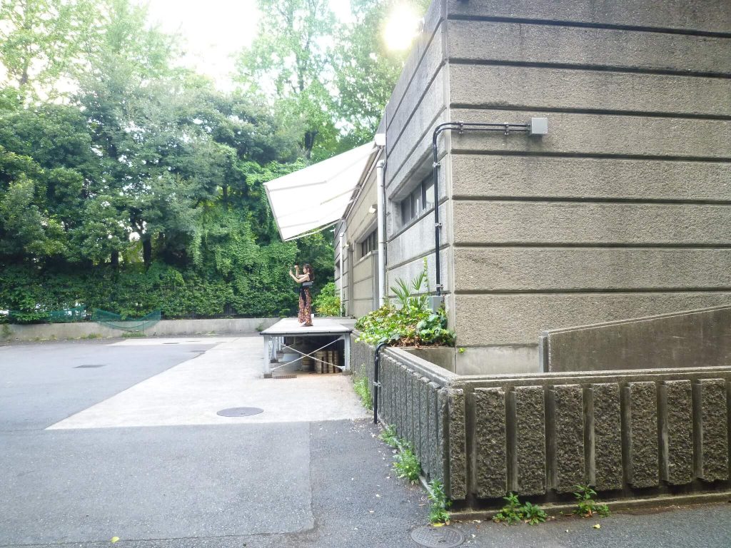 搬入口外観