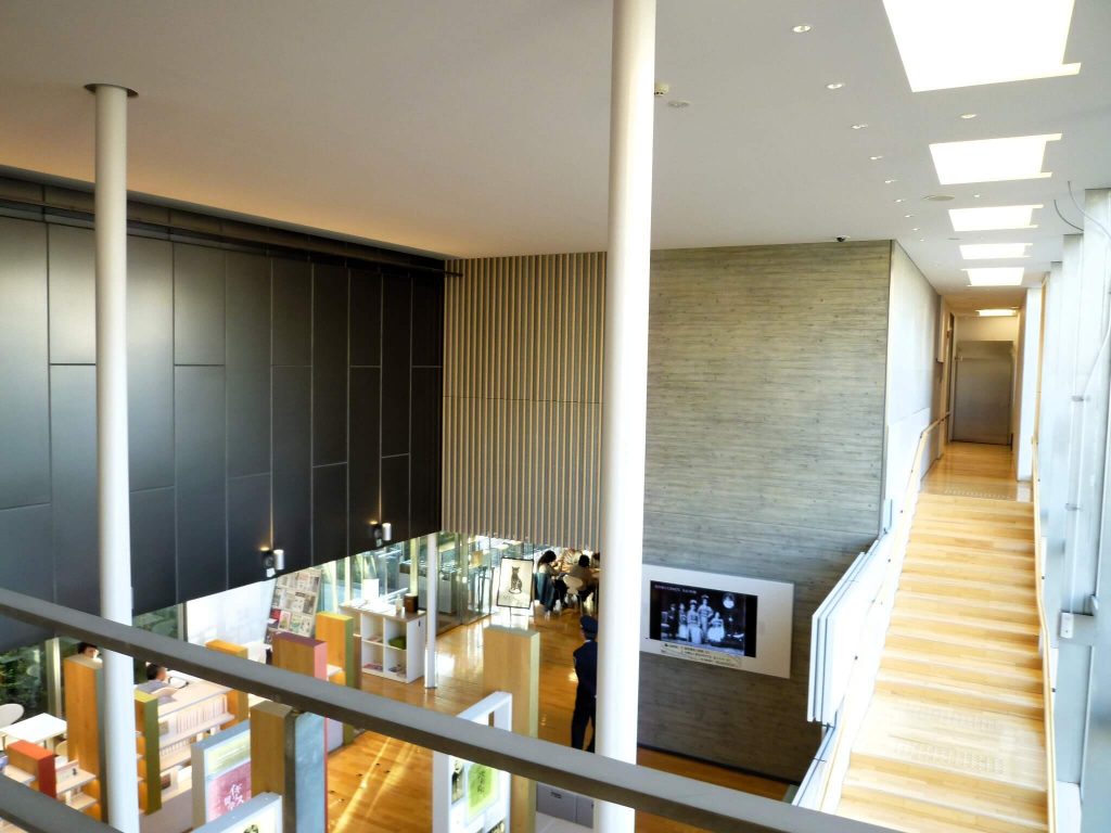 2階から1階を望む