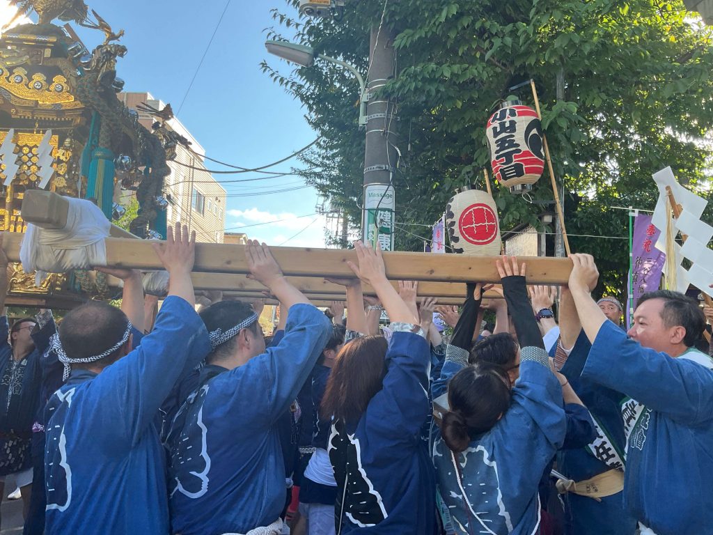 お神輿1