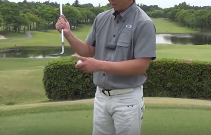 手にするのはもちろんパター…ではなく!?