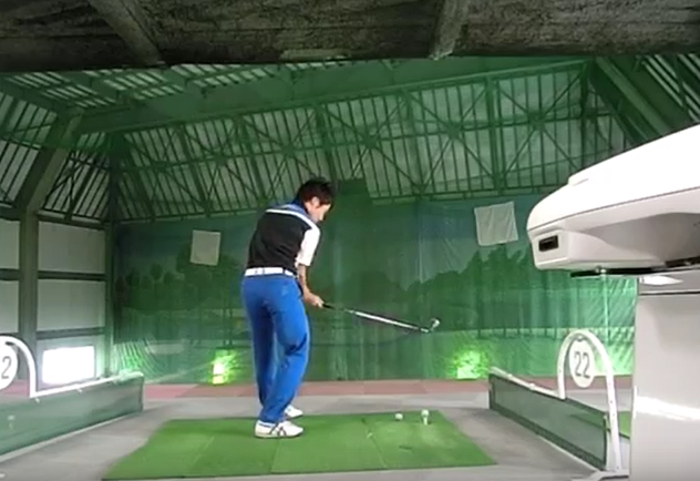 スイングが崩れていてはグリップエンドは見えません!