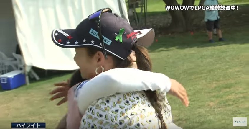 横峯さくらとお互いを讃え合います