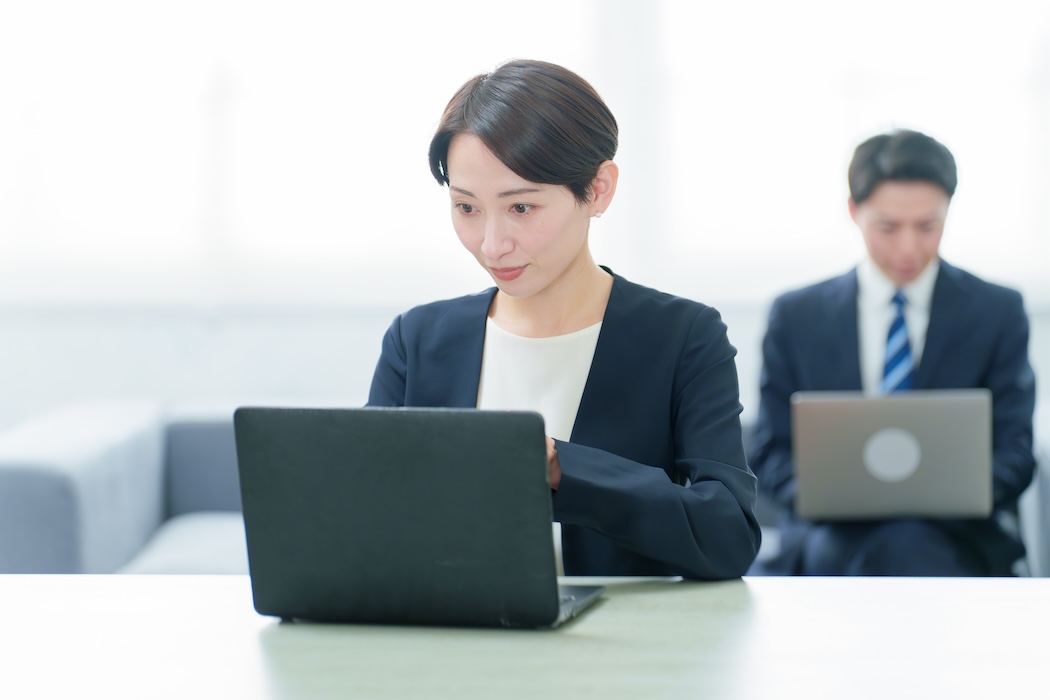 ITリテラシー研修とは?目的・内容・効果的な実施ポイントをわかりやすく解説 | オンライン研修・人材育成 - Schoo(スクー)法人・企業向けサービス