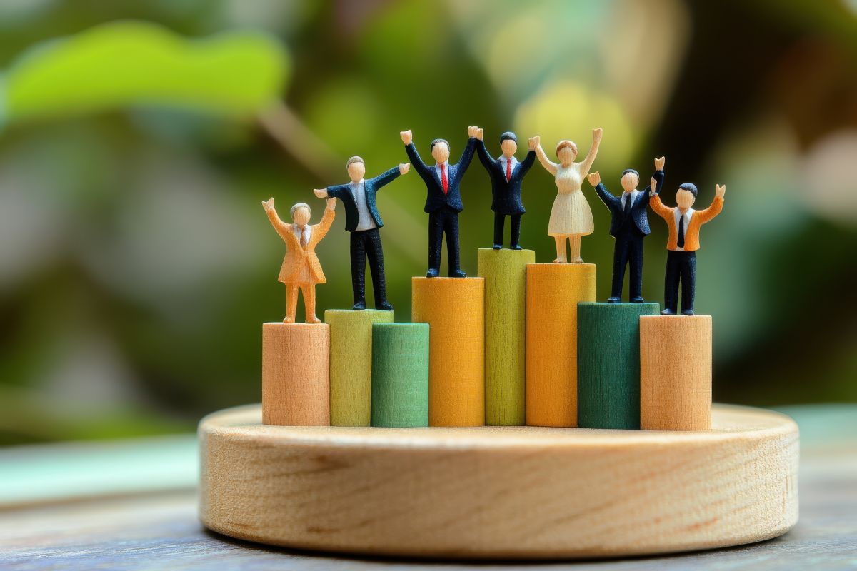 マーケティング人材の育成方法とは?必要なスキルや課題、育成のポイントまで解説 | オンライン研修・人材育成 - Schoo(スクー)法人・企業向けサービス