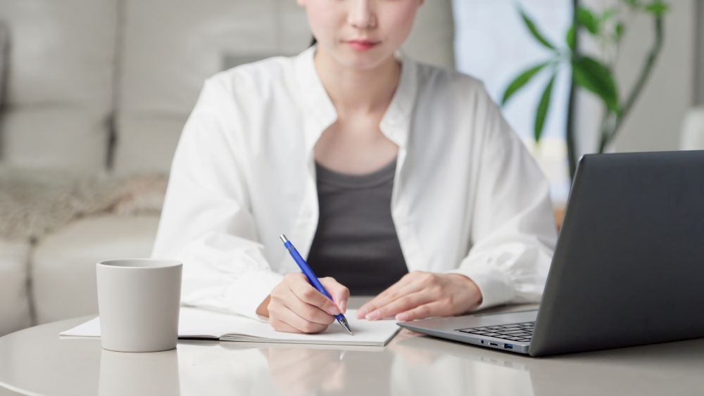 大人の学び直しとは?重要視されている背景やその取り組みについて詳しく解説 | オンライン研修・人材育成 - Schoo(スクー)法人・企業向けサービス