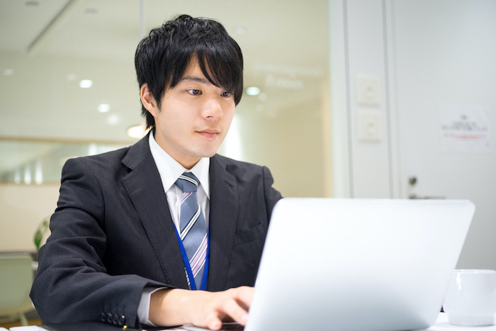新入社員研修の目的や具体的な内容とは?具体的な流れも解説 | オンライン社員研修・eラーニング研修 - Schoo(スクー)法人・企業向けサービス