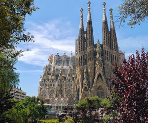 16.1.9.01sagrada-familia-552084_640