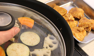 鶏むね肉と野菜のケチャップカレー風味作り方(工程写真3)