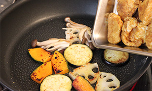 鶏むね肉と野菜のケチャップカレー風味作り方(工程写真4)