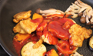 鶏むね肉と野菜のケチャップカレー風味作り方(工程写真5)