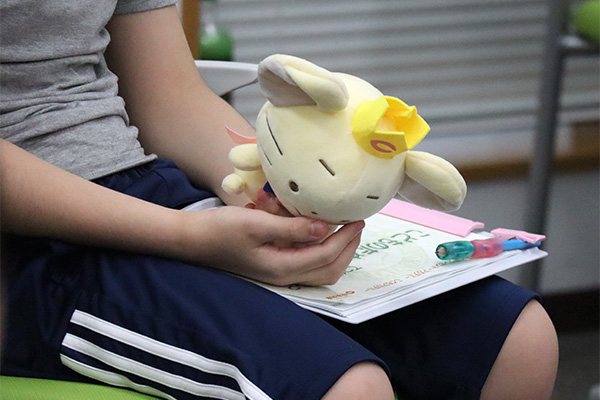 かわいいチュー王子を触りながら、話していきます