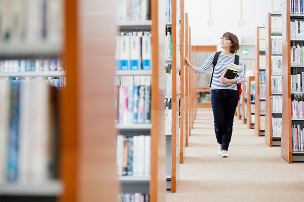 大学の図書館