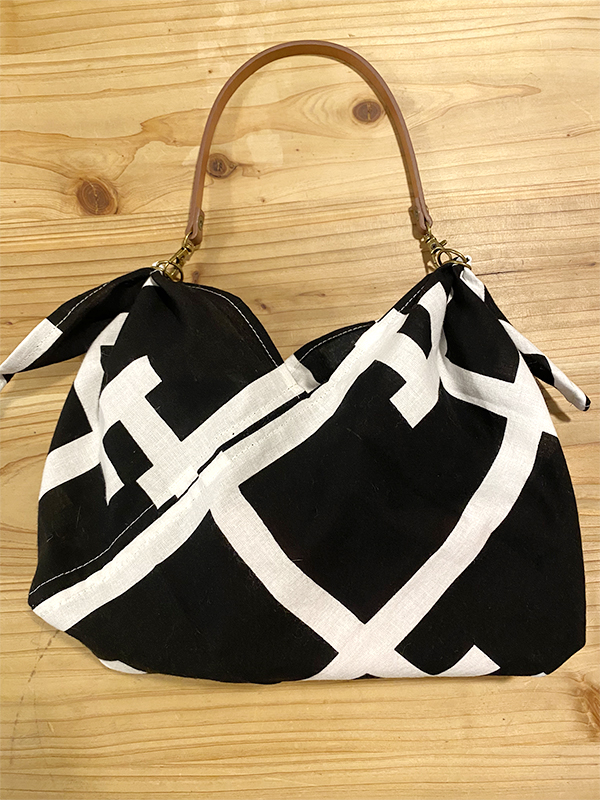 ワンハンドルバッグにするとこんな感じです