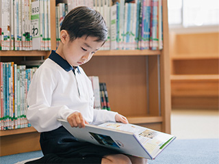 幼稚園で読んでもらって好きだった本、自分で読めるようになった。
