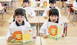 さまざまな仕掛けを通じて子どもたちの表現力を育む