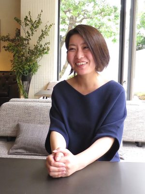 ホテル アンテルーム 京都 支配人の高橋文香さん。「アートシーンが南区に浸透しつつありますが、その拠点として発信を続けていきたいと思います。南区はまだまだ面白くなります。ぜひ京都の注目エリアとして注目していただきたいですね」