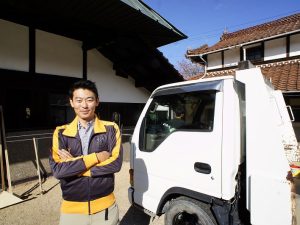 ▲近畿大学工学部建築学科歴史意匠研究室の谷川大輔准教授。「都会のど真ん中で生まれ育ったので、日本の田舎の風景に漠然とした憧れを抱いていました」と語る谷川先生は、妻子を連れて6年前にここ東広島へ移住した