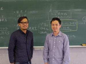 右:福岡大学工学部建築学科助教の西野雄一郎先生。DIY型賃貸についての研究者であり実践者。左:福岡のDIY型賃貸を牽引する吉浦隆紀さん。今回は、自身の管理する大学近くのマンション(ジュネスハイム)の1室を、西野ゼミの研究題材として提供した