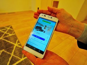 ▲セキスイハイム中部では、住まいのIoT化にあわせ物件広告の手法もネットにシフトしている。「今は若い世代のお客様に“現地モデルハウスまでお越しいただく”というのが難しい時代。まずはネットで情報収集を行う方が多いため、私共もSNSで随時情報発信を行い、関心を持っていただけるように努めています」と三宅さん。本物件でも『ユーストーリーズ』というシリーズ名のアカウントで、イベント告知や設備・仕様の特徴について週に2度のペースで情報配信を行っている