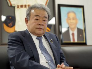 <b>西河 洋一:</b>飯田グループホールディングス株式会社代表取締役社長。2000年株式会社アーネストワンの代表取締役社長に就任。2013年に飯田グループ6社の経営統合を行い、持株会社として設立された飯田グループホールディングス株式会社の代表取締役社長に就任。現在は、国内外併せて約65社のグループ会社、世界5ヶ国に進出している。