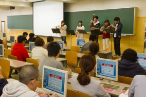 職員からの事務連絡を待っていただいている間に吹奏楽団のミニ演奏を聞いていただきました。お昼にも演奏するのでぜひ来てください~♪とお知らせもありましたよ。