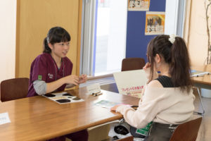 本学の学生とも話してみたい!という方は学生相談ブースへ。歳の近い学生となら気兼ねせずになんでも相談できますね!