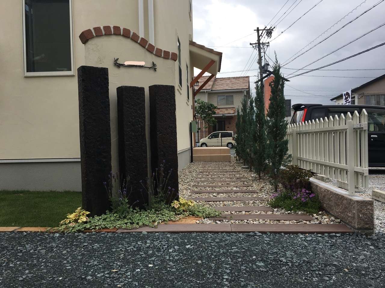 かわいい門柱 エクステリア 浜松市周辺で外構工事や駐車場工事のことなら板屋建設