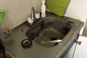 油汚れが分厚くなり、落ちにくくなっています…