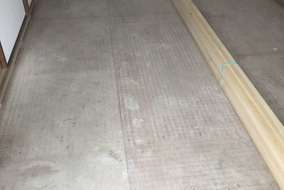 畳をはがします。