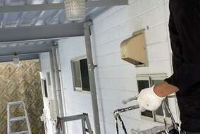 上塗り塗装工事。