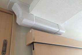 露出配管をカバー